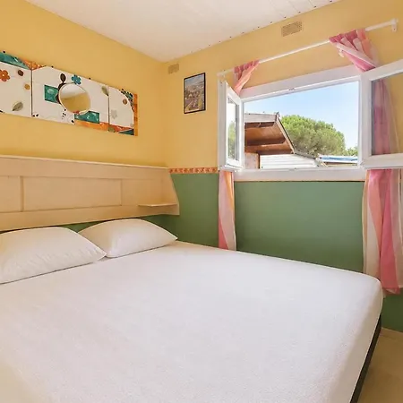 キャンプ場 Cozy Stacaravan In *