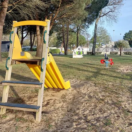 Cozy Stacaravan In Campeggio La Tremblade