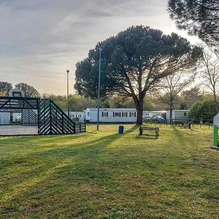 Campeggio Cozy Stacaravan In *