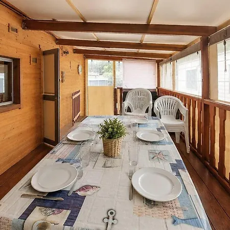 Cozy Stacaravan In La Tremblade