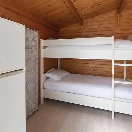Cozy Stacaravan In *