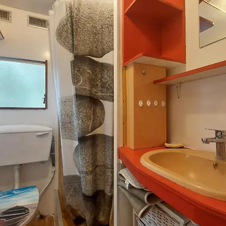 Cozy Stacaravan In キャンプ場 ラ・トランブラード